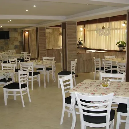 Hotel Estreya 4*
